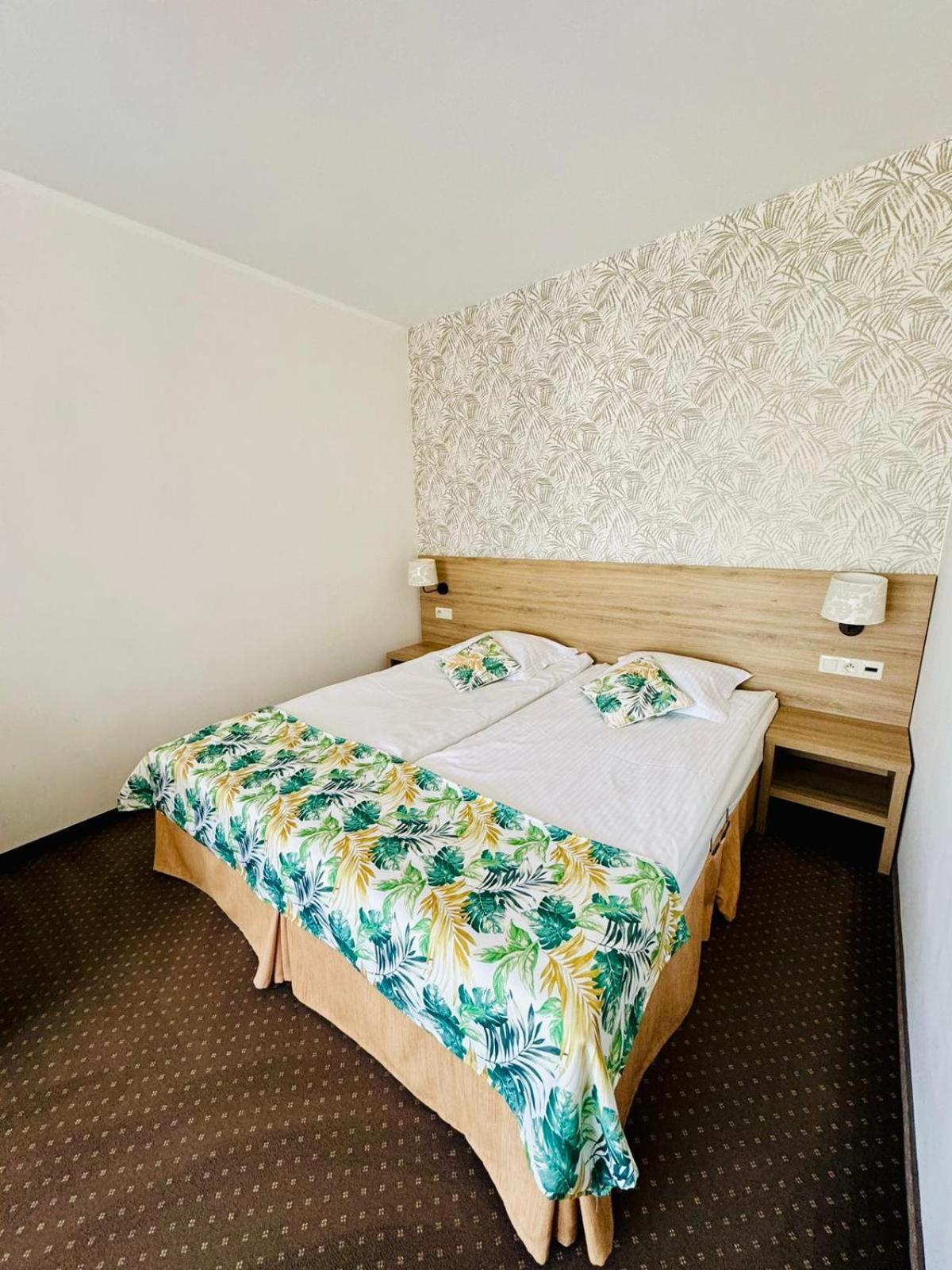ウストロニエ・モルスキエ Azyl Bed & Breakfast エクステリア 写真