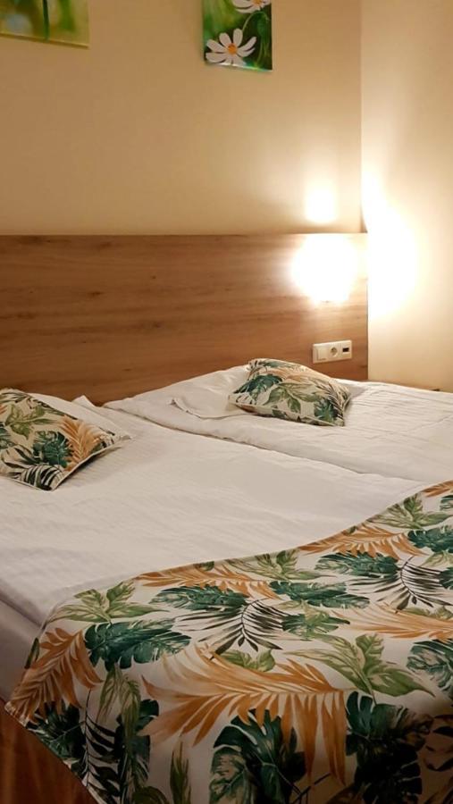 ウストロニエ・モルスキエ Azyl Bed & Breakfast エクステリア 写真